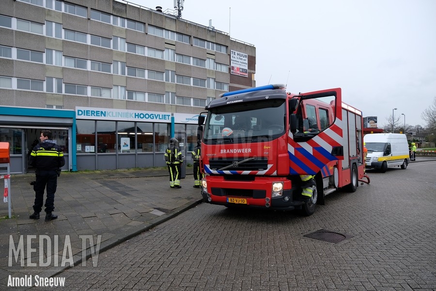 Explosie in dierenkliniek Hoogvliet Rotterdam (video)