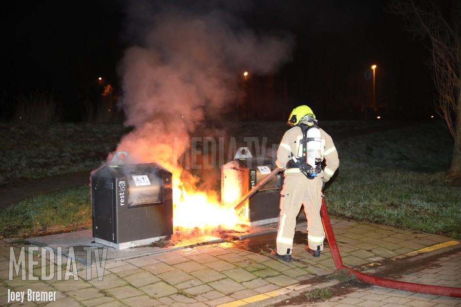 Hulpdiensten druk met buitenbranden in Vlaardingen (video)