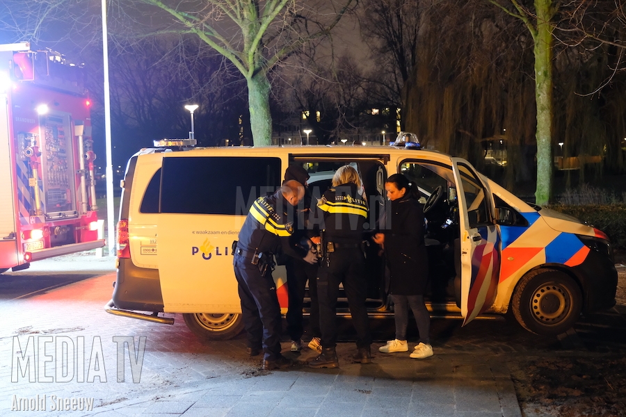 Man van balkon gehaald door hulpdiensten De Blécourtstraat Rotterdam