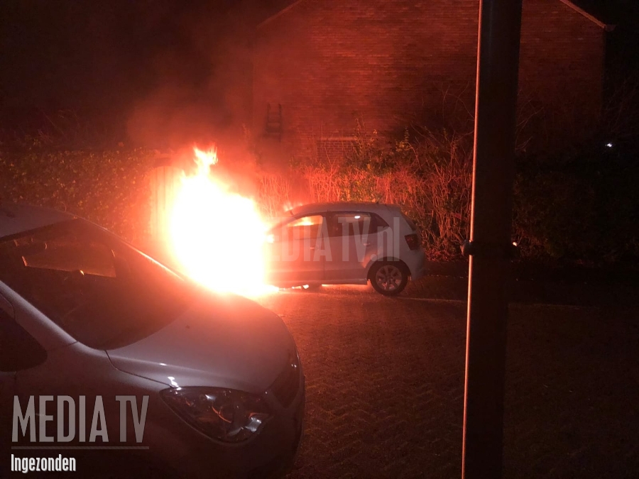 Auto in brand op Van Alphenstraat Ridderkerk