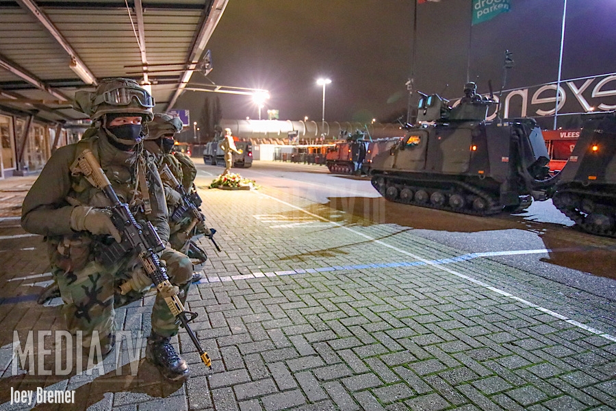 Mariniers houden grote slotoefening in de Kuip