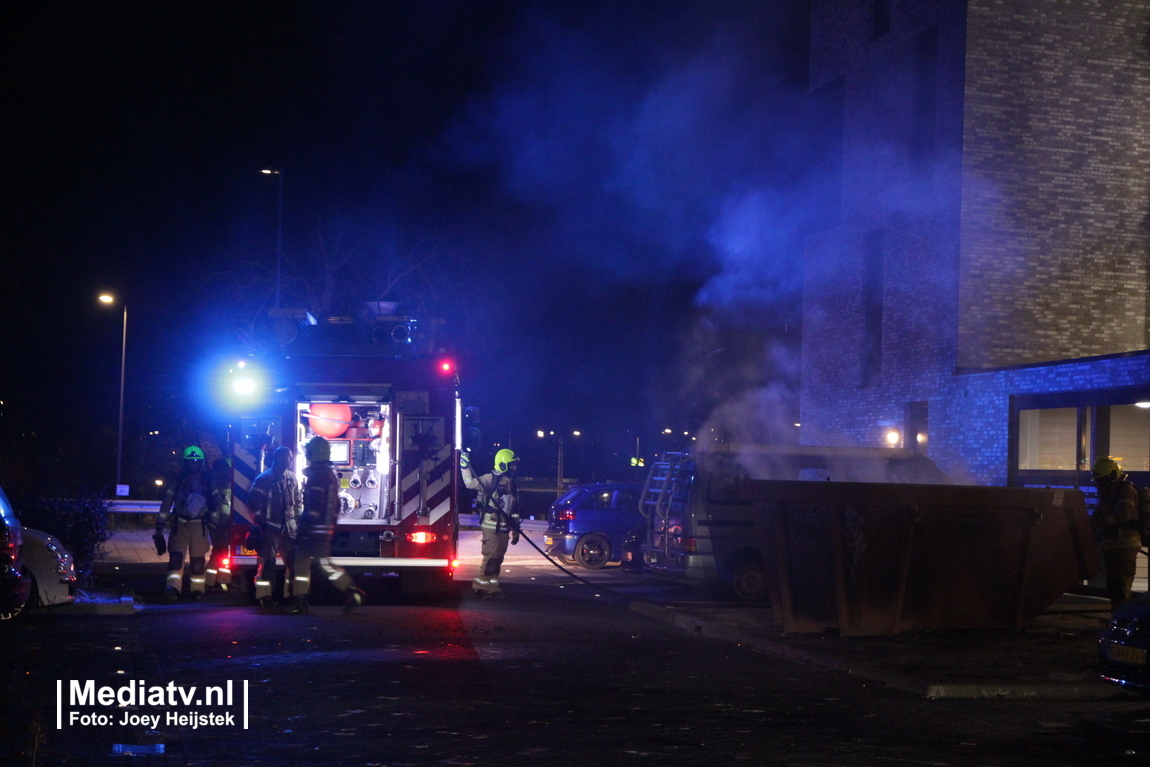 Brandweer blust containerbranden in Capelle a/d IJssel en Rotterdam
