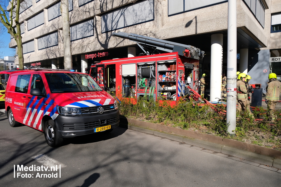 Schoonmaakkast in brand aan Westblaak Rotterdam (Video)