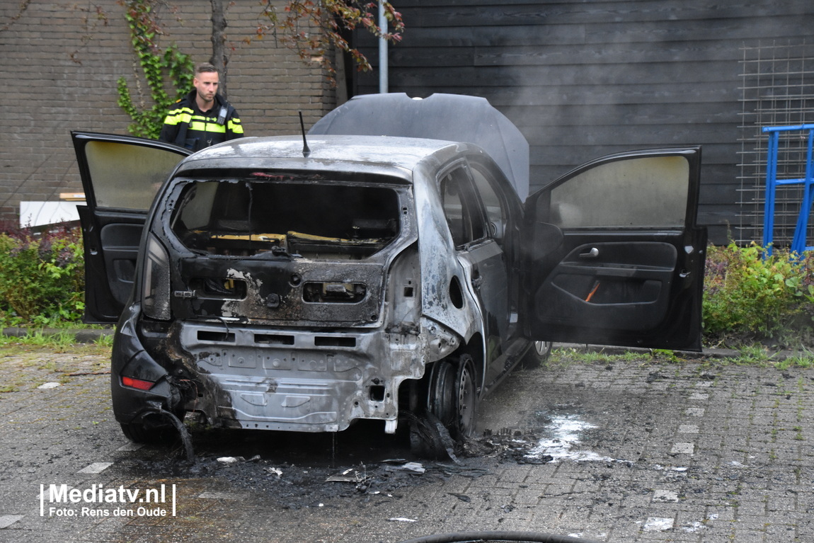 Auto uitgebrand op Meeuwenlaan in Bergschenhoek