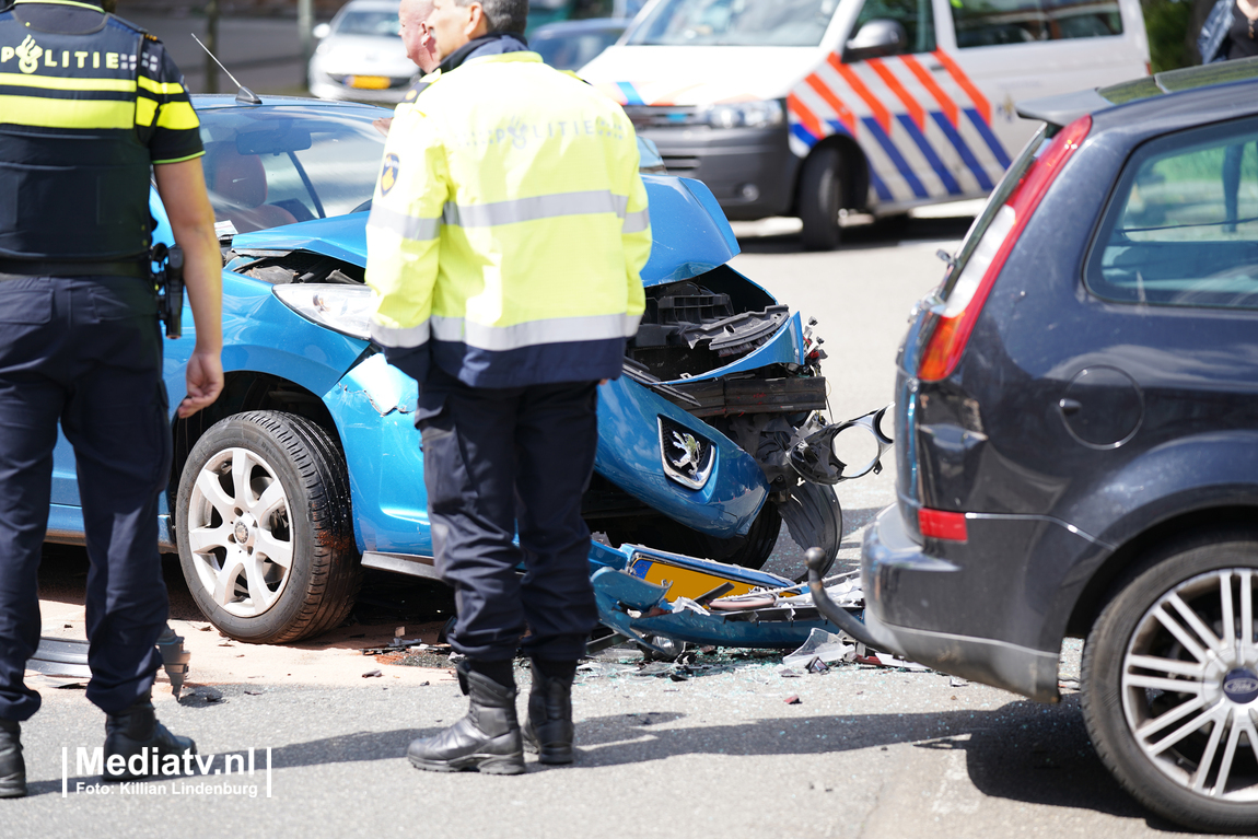 Gewonde bij frontale aanrijding Rotterdamsedijk Schiedam