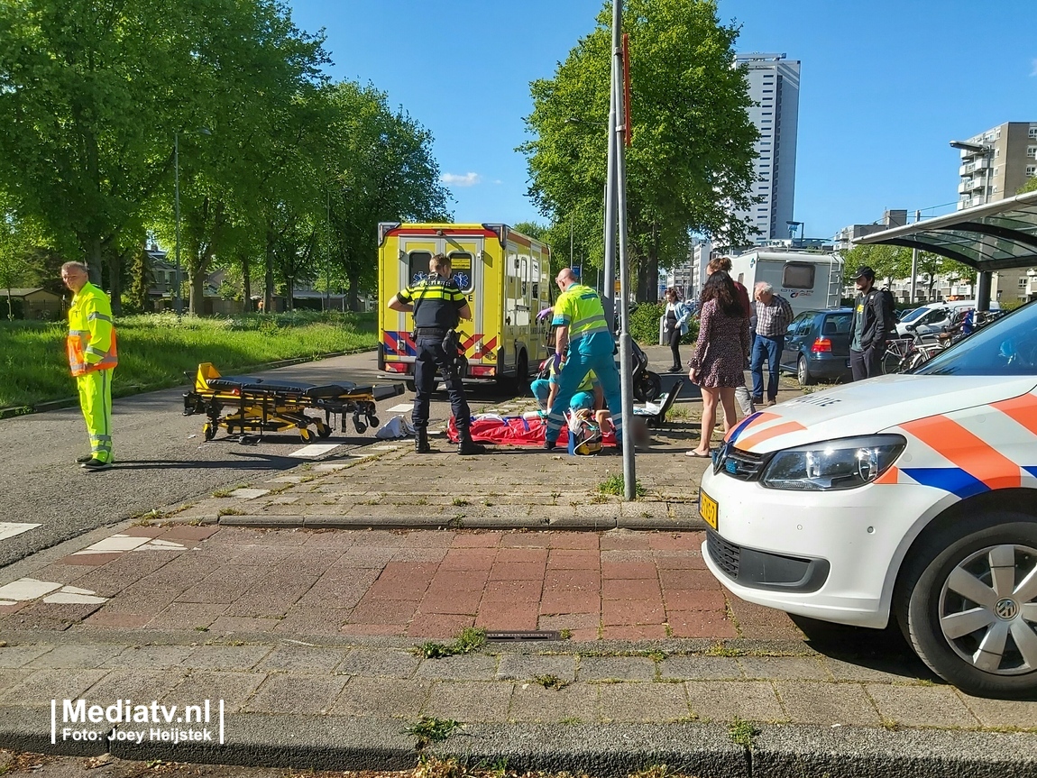 Scooterrijdster ernstig gewond na aanrijding Prins Alexanderlaan Rotterdam