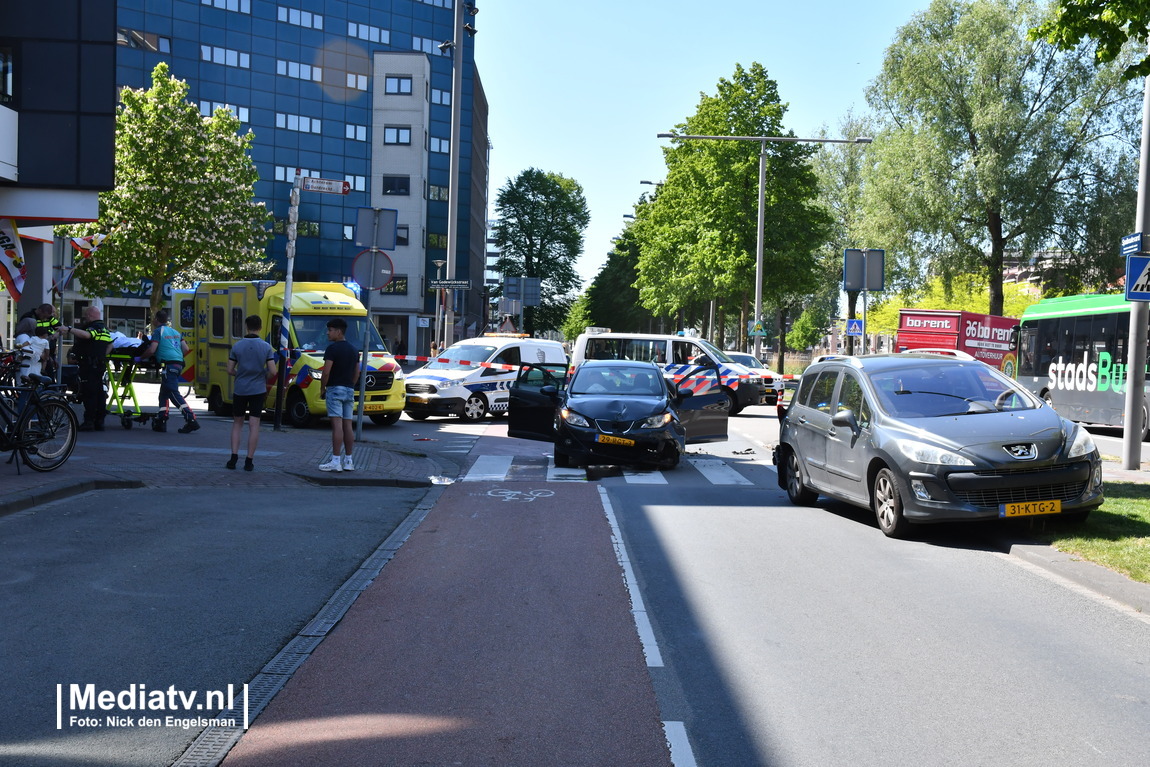 Man gewond na kop-staartbotsing in Dordrecht