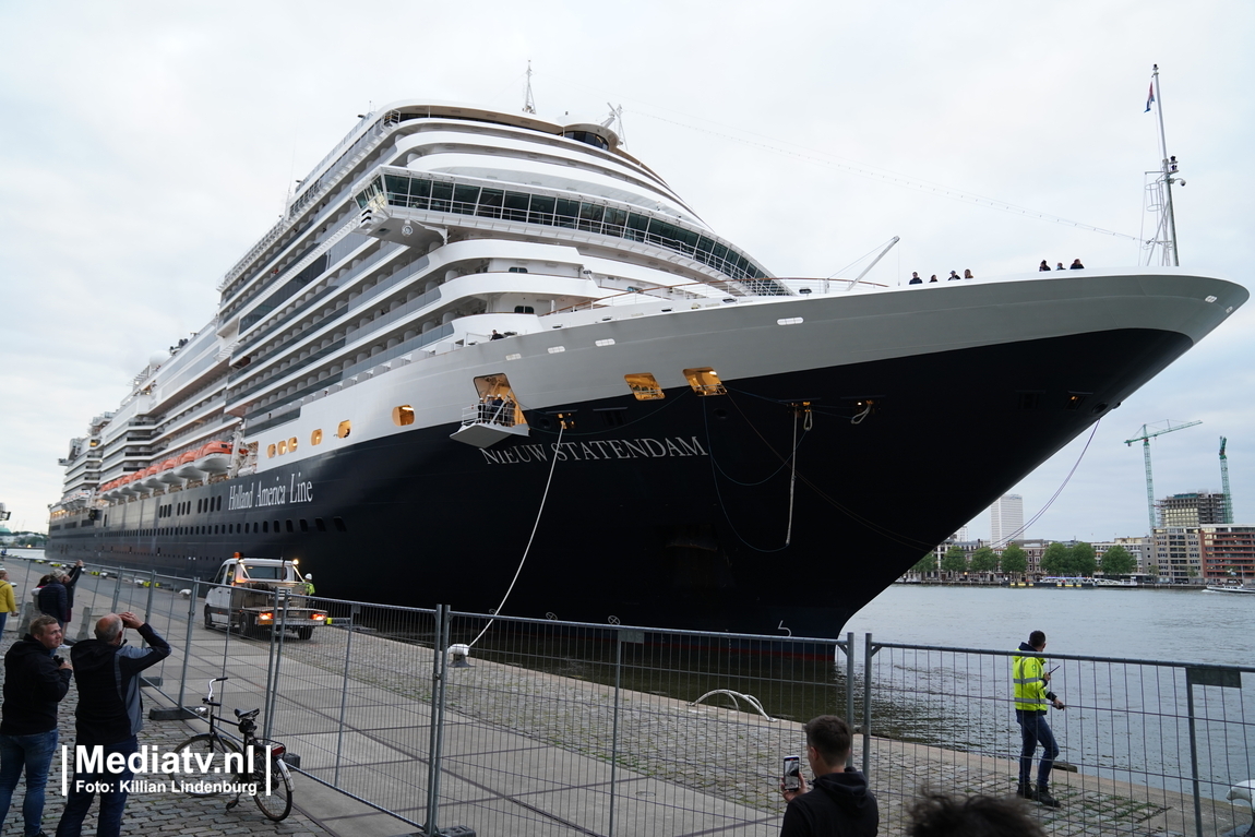 Nieuw Statendam doet Rotterdam voor eerste keer aan