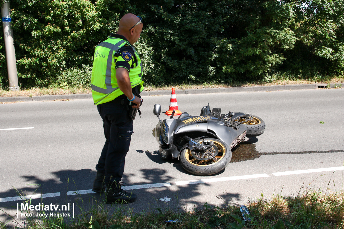 Motorrijder gewond na ongeval op de Capelseweg