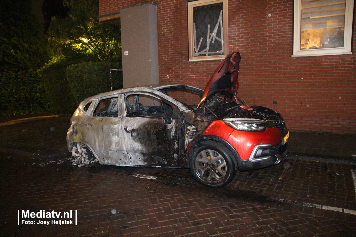 Auto gaat in vlammen op Katendrechtse Lagendijk Rotterdam