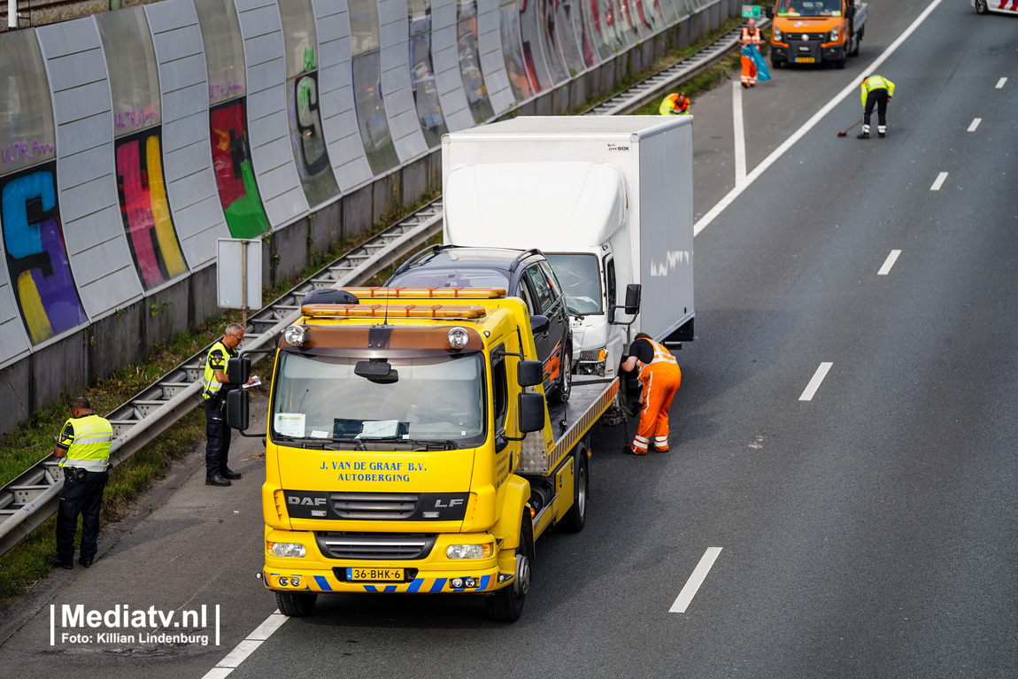 Gewonde bij aanrijding met drie voertuigen A20 Rotterdam