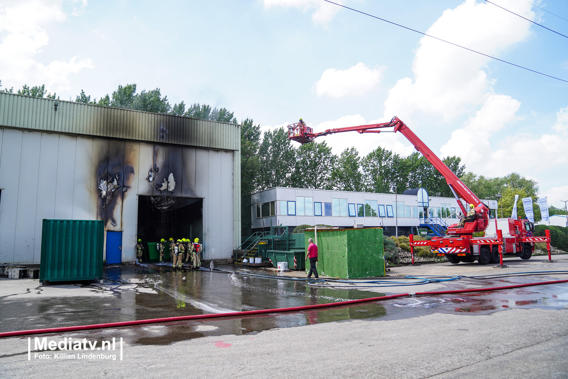 Grote brand in spuitcabine bij afvalverwerkingsbedrijf Schiedam