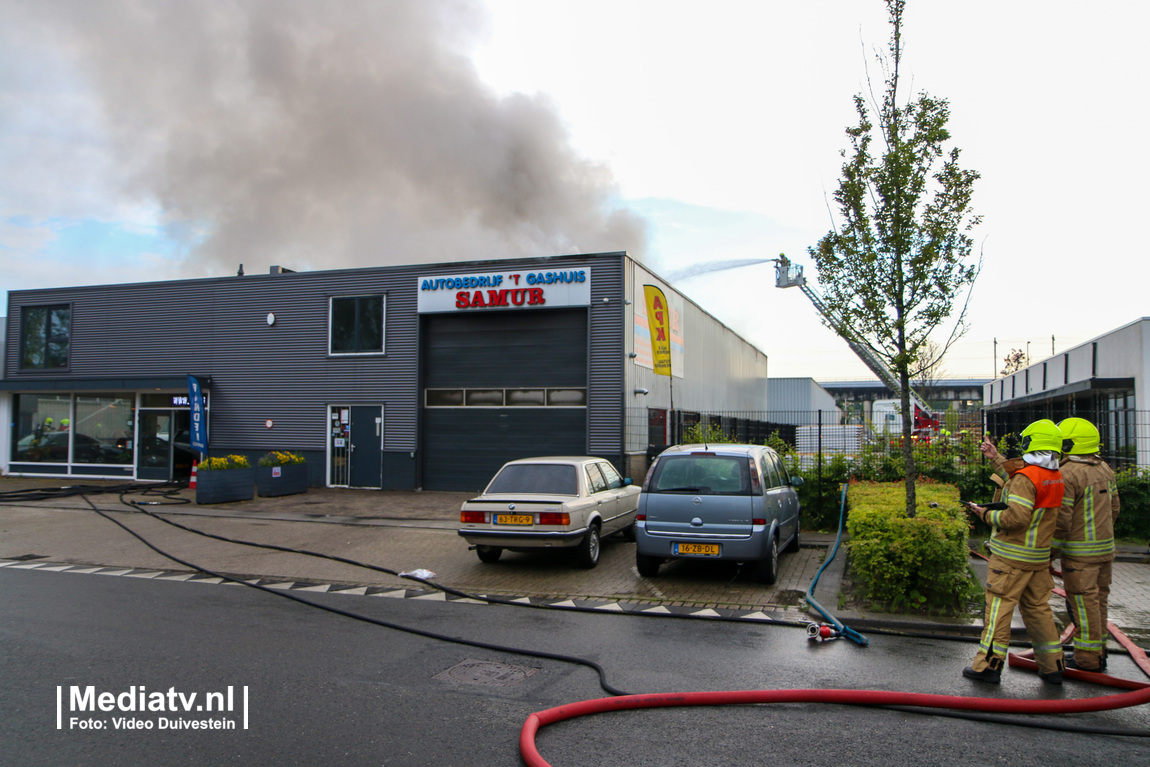 Grote brand in garagebedrijf Stolwijkstraat Rotterdam