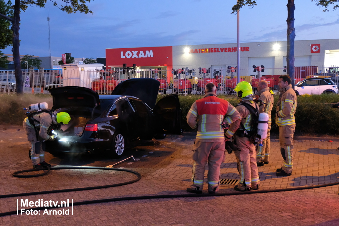 Gestolen Audi in brand gestoken Industrieweg Rotterdam