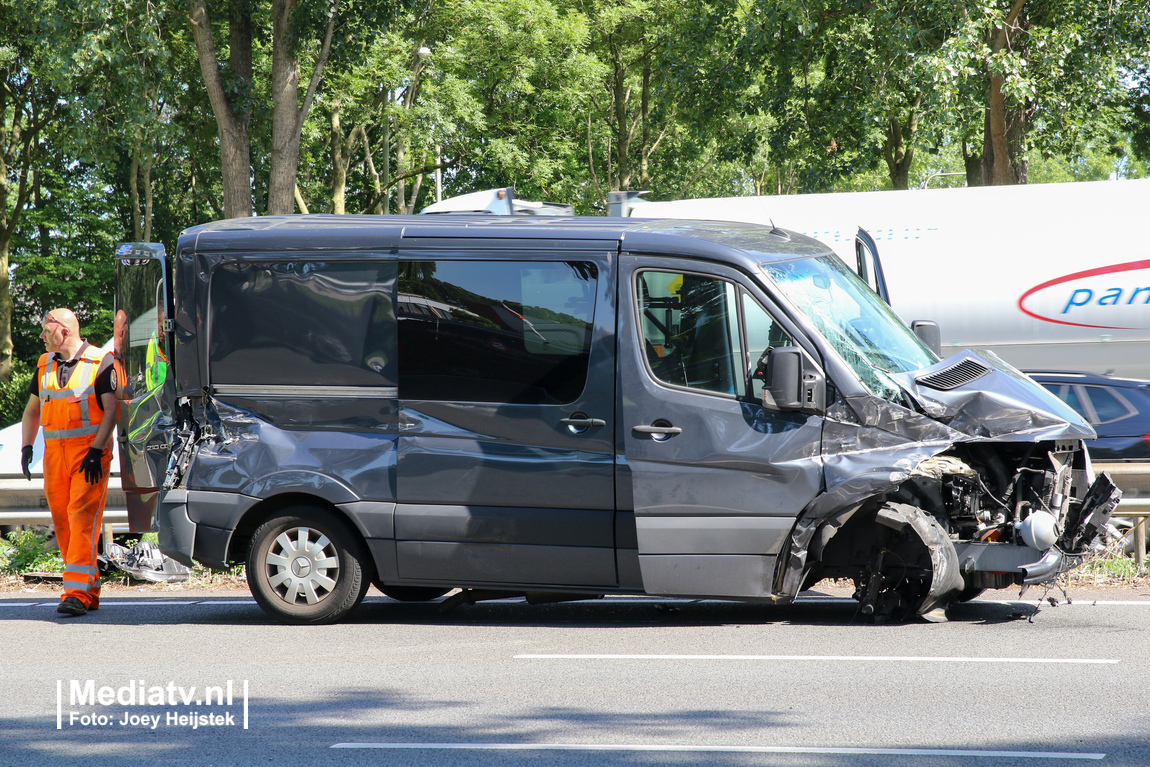 Vrouw gewond na aanrijding met vrachtwagen A20 Nieuwerkerk a/d IJssel