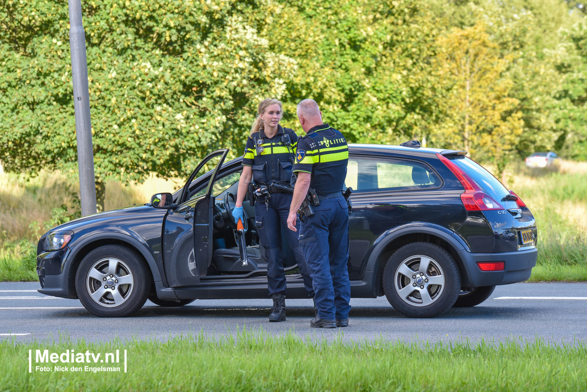 Roekloos rijgedrag eindigt in aanhouding met getrokken wapens in Hendrik-Ido-Ambacht 