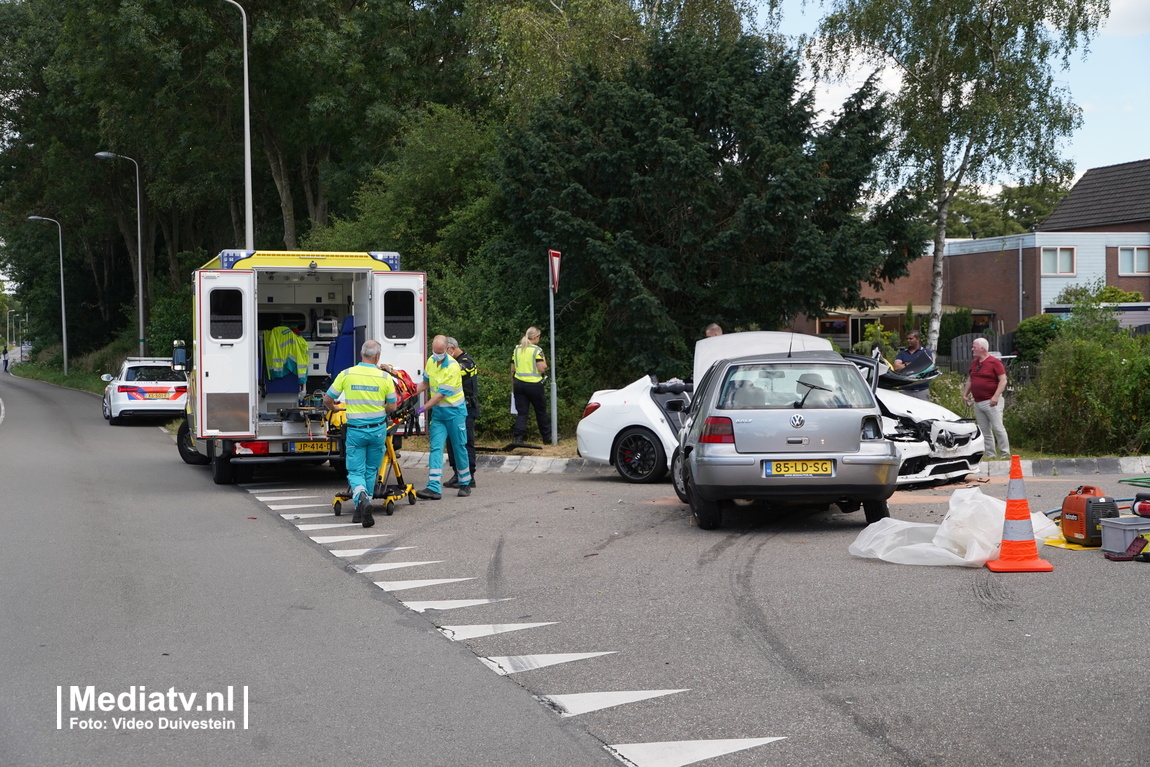 Twee gewonde bij flinke aanrijding in Capelle aan den IJssel