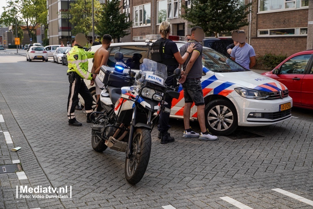 Politie lost twee keer waarschuwingsschoten bij aanhoudingen Middelharnisstraat (Video)