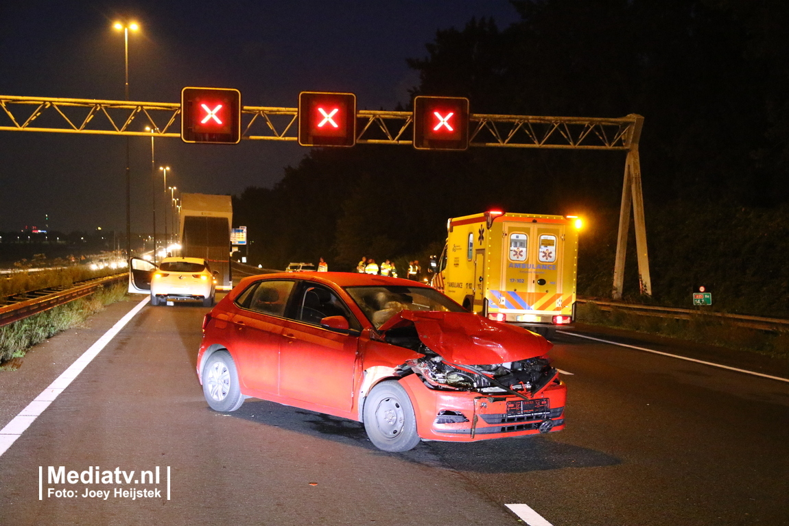 Dode en gewonden bij aanrijding op A13 richting Rotterdam (video)