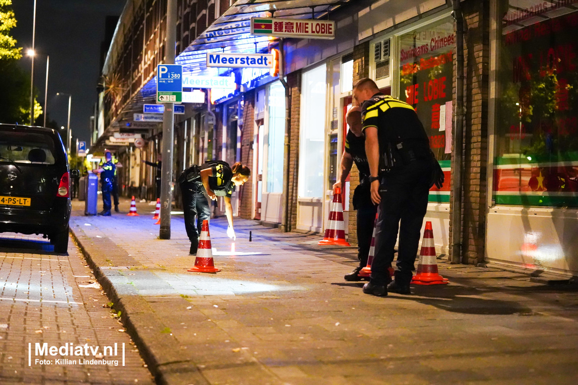 Auto beschoten op Oranjeboomstraat Rotterdam