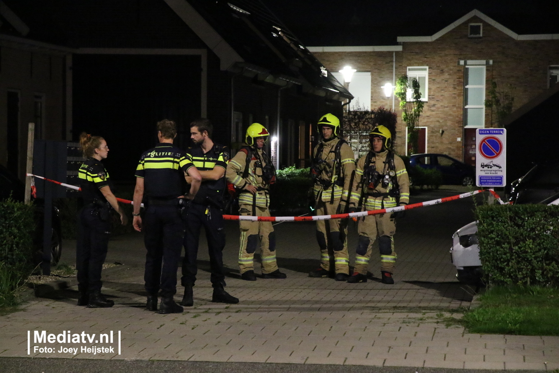 Stationsstraat in Spijkenisse afgesloten: bewoner dreigt gaskraan open te draaien (video)