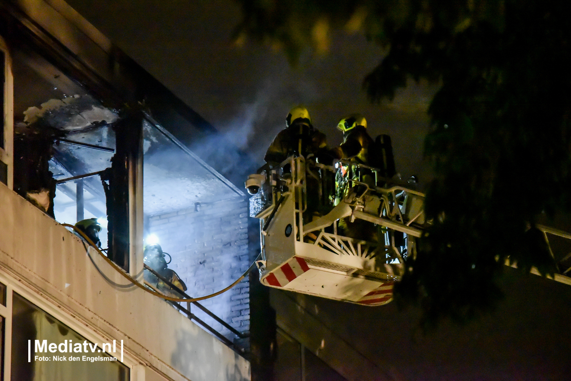 Gewonde bij uitslaande brand in flatwoning Zwijndrecht