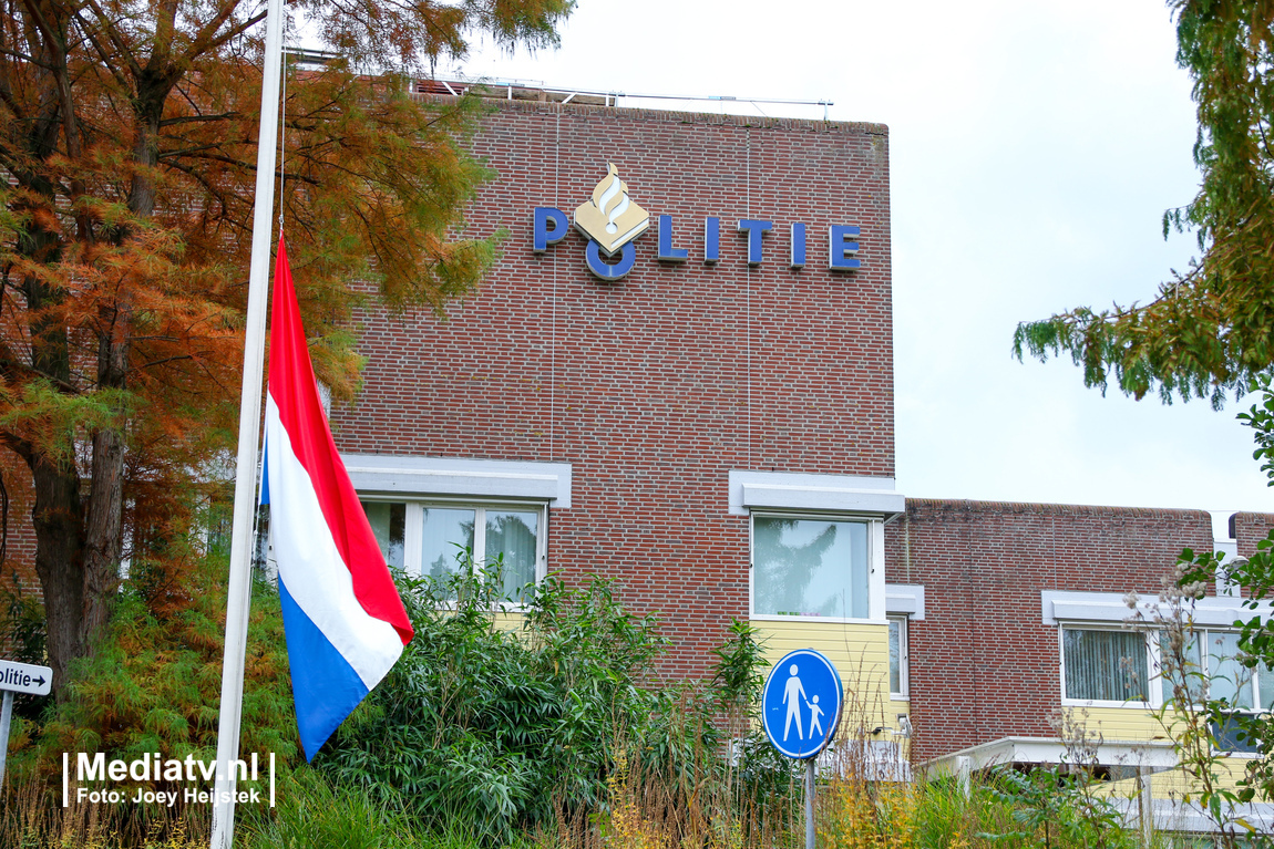 Vlaggen bij alle politiebureaus halfstok vanwege omgekomen agent