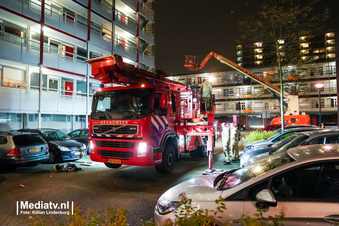 Middelbrand op bovenste etage flatgebouw Louis Zimmermannplein Schiedam