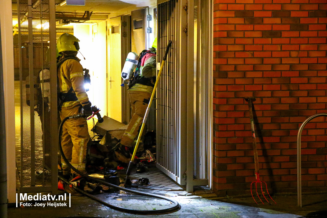 Woningen ontruimd na brand in kelderbox Vlaardingen