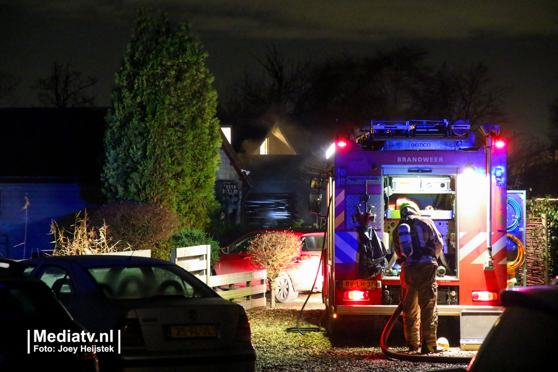 Felle brand verwoest chalet op vakantiepark in Zevenhuizen