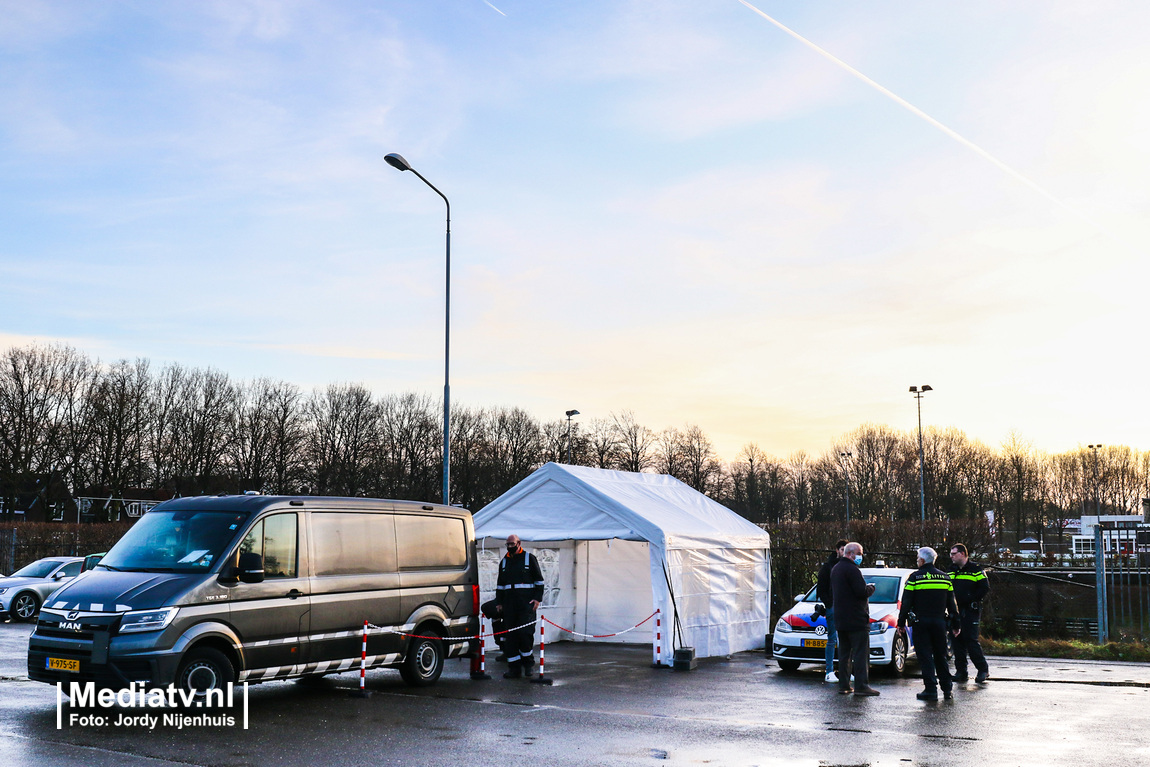 Vuurwerk inleveractie op parkeerplaats FC Dordrecht