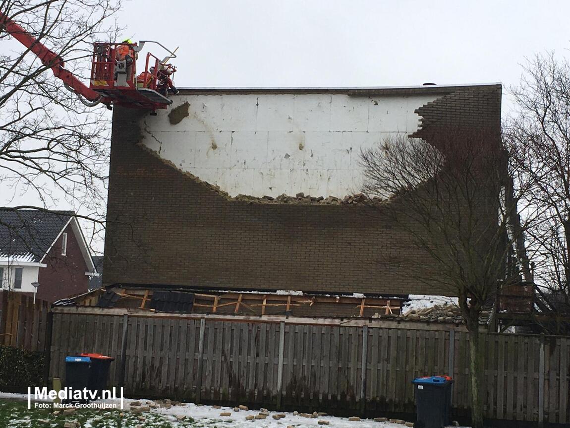 Gevel van woning stort in Fregat Brielle