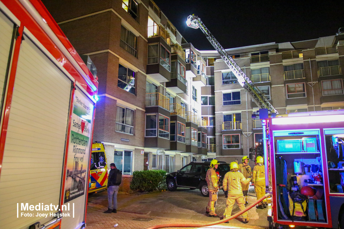 Uitslaande brand in studentenflat Rotterdam-Crooswijk (video)