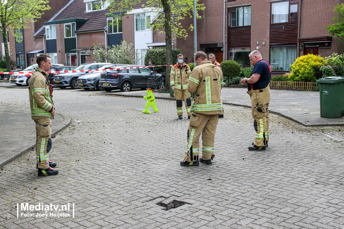 Weg afgesloten vanwege sinkhole in Rotterdam-Ommoord