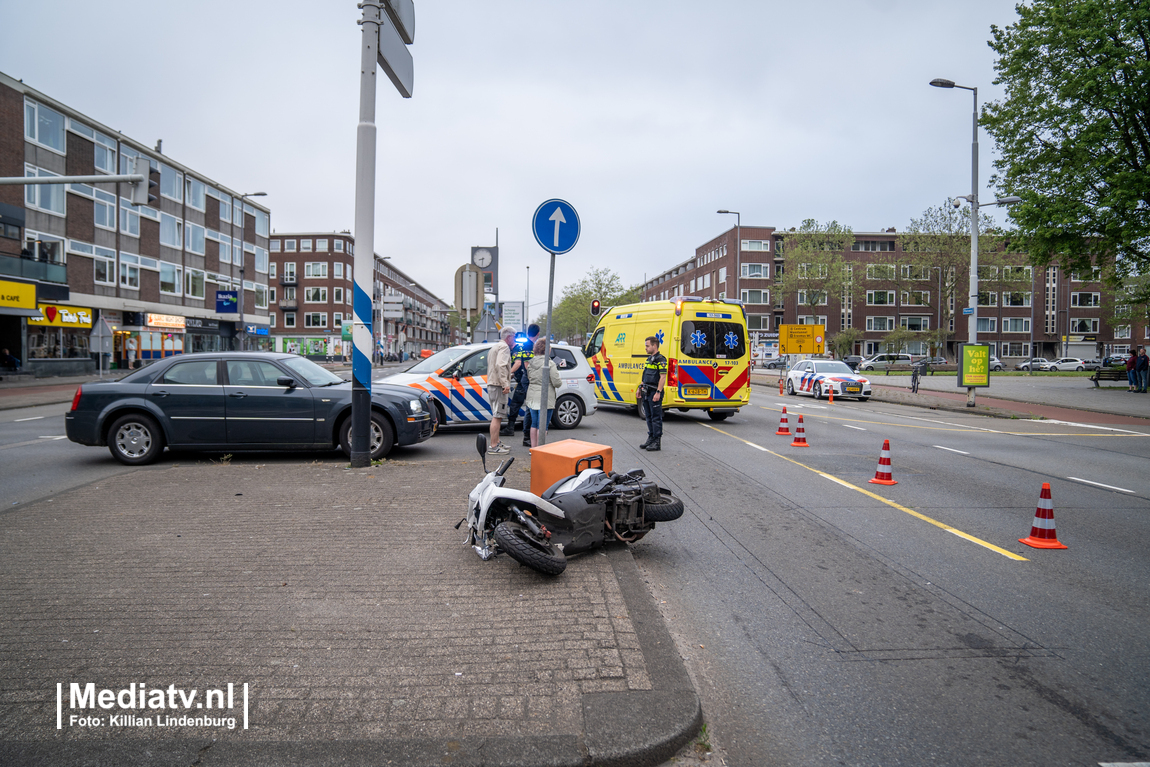 Scooterrijder gewond na aanrijding met auto Pleinweg Rotterdam