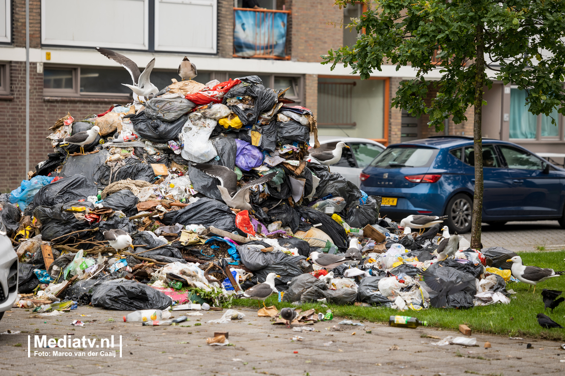 Afval in vuilniswagen vat vlam Loderstraat Rotterdam