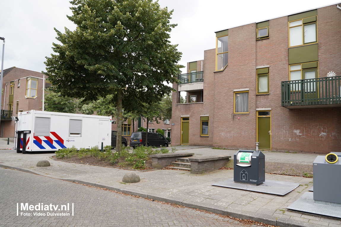 Onderzoek in woning Rotterdam-Zevenkamp na vondst lichaam in Dordrecht (video)