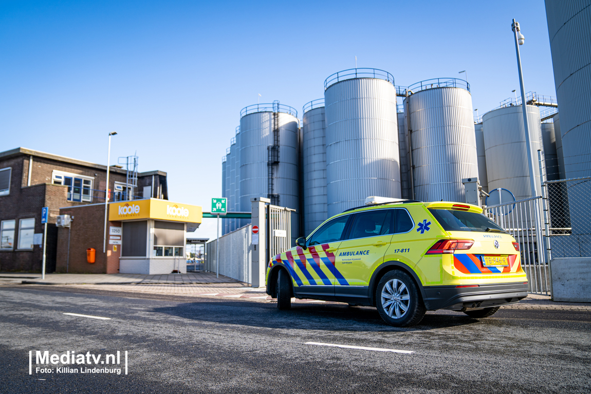 Man valt van grote hoogte in machinekamer schip Vondelingenplaat Rotterdam