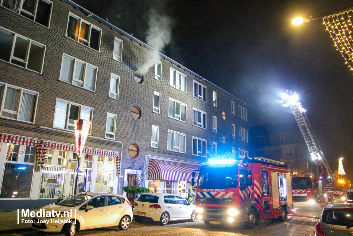 Felle brand in woning Rotterdam-Kralingen: portiek geëvacueerd (video)