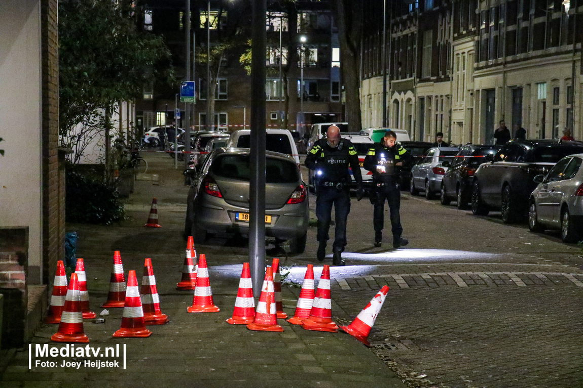 Twee aanhoudingen na kogelregen Rembrandtstraat Rotterdam-Noord (video)