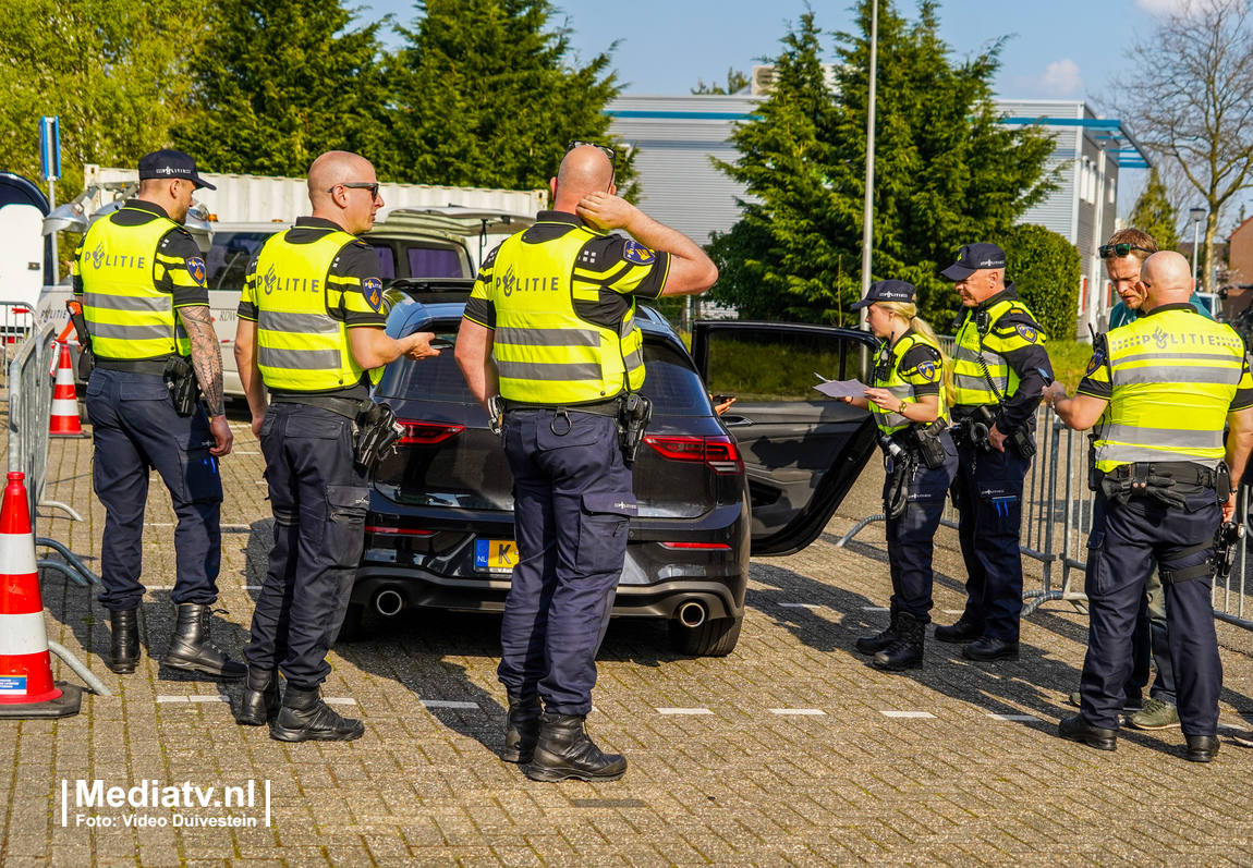 Vijf aanhoudingen en auto in beslag genomen bij controle Capelle a/d IJssel