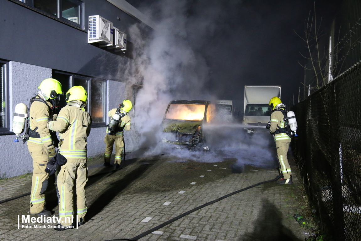 Veel schade door brandende bestelbus Polyanderweg Heenvliet