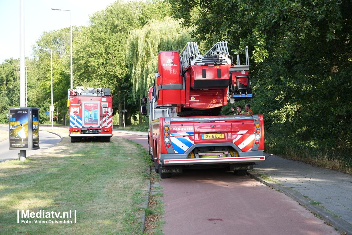 Fietsje bij waterkant Jasonweg Rotterdam zorgt voor groot alarm bij hulpdiensten