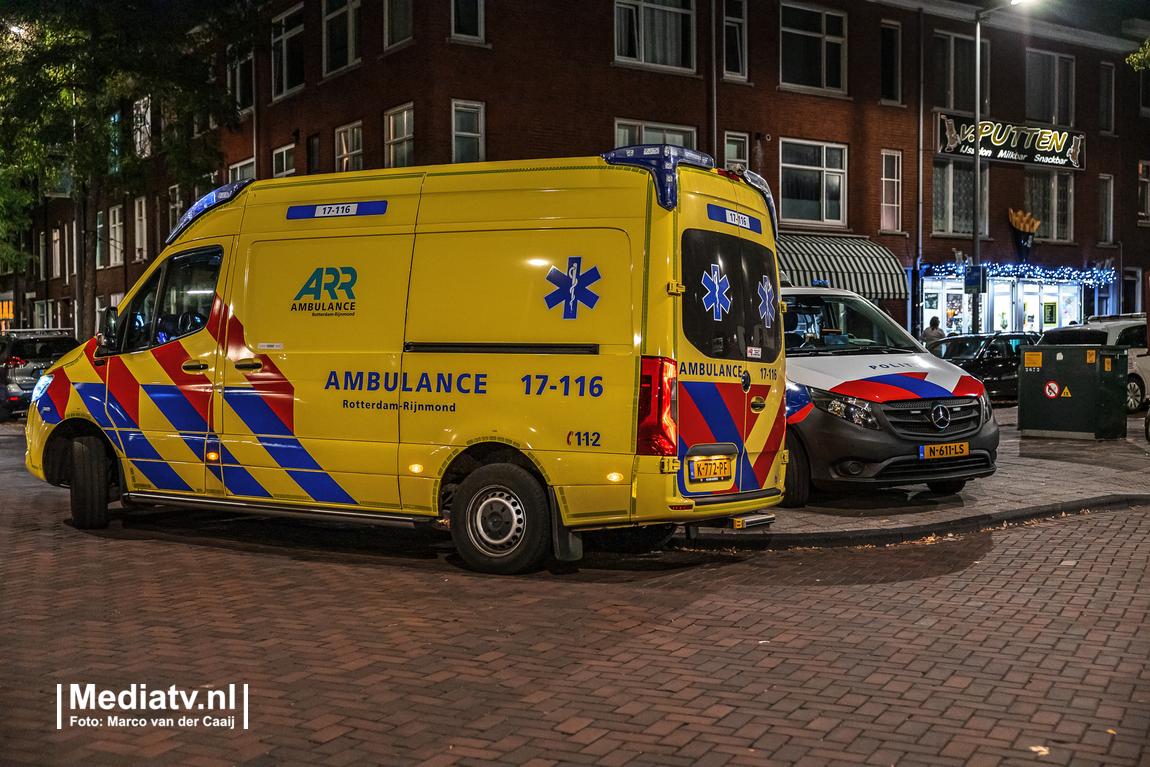 Overval op cafetaria aan de Zandblokstraat Rotterdam, verdachte overmeesterd en aangehouden (video) 