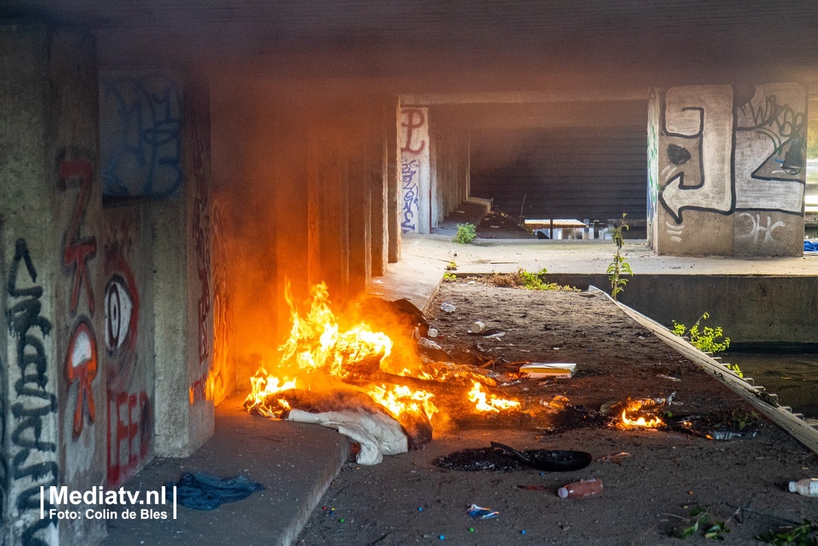 Brandje onder viaduct Schieplein Rotterdam