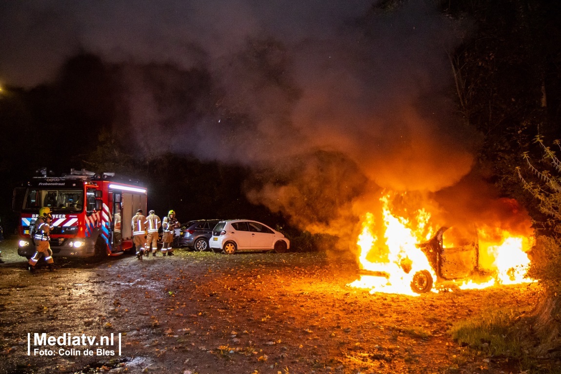 Twee voertuigen in uur tijd in brand gestoken Rotterdam / Vlaardingen (video)