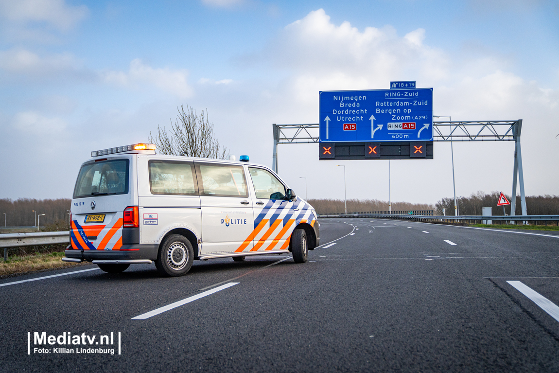 Mannen met vuurwapen in auto aangehouden op snelweg A15 Barendrecht