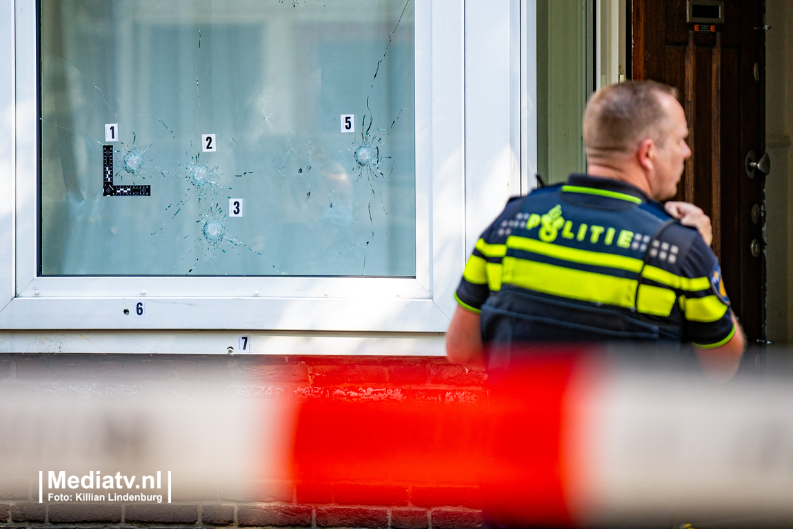 Twee woningen aan kruisende straten beschoten in Rotterdam-Spangen