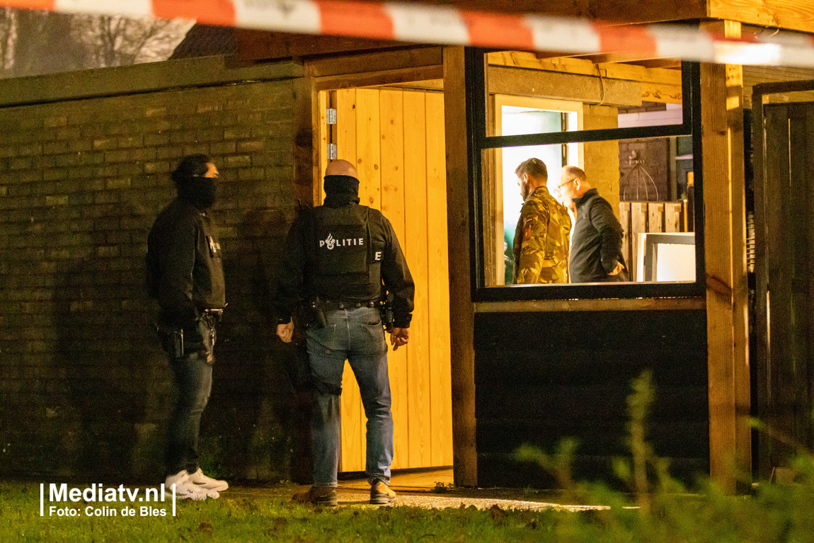 Vuurwapens, explosieven en hennepgoederen aangetroffen na anonieme tip Spijkenisse