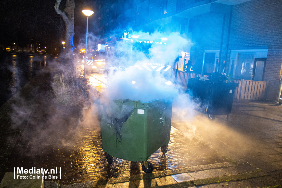 Woongebouw vol rook na containerbrand Linker Rottekade Rotterdam 